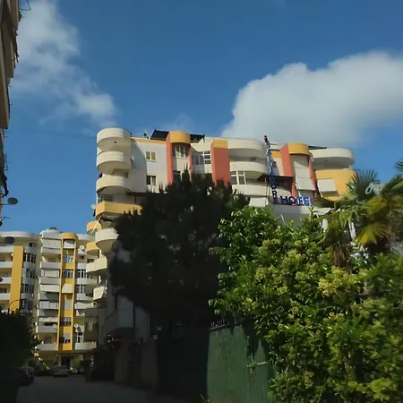 The Nest - Modern With Balcony Vlorë